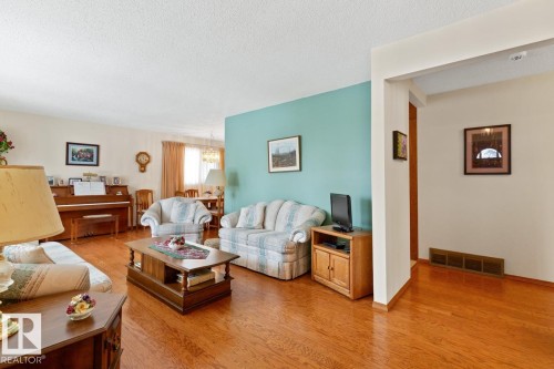 60 Peace River Drive, Devon, AB - Indoor Photo Showing Living Room