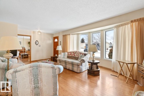 60 Peace River Drive, Devon, AB - Indoor Photo Showing Living Room