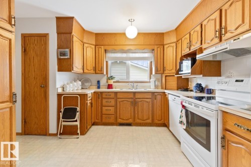 60 Peace River Drive, Devon, AB - Indoor Photo Showing Kitchen