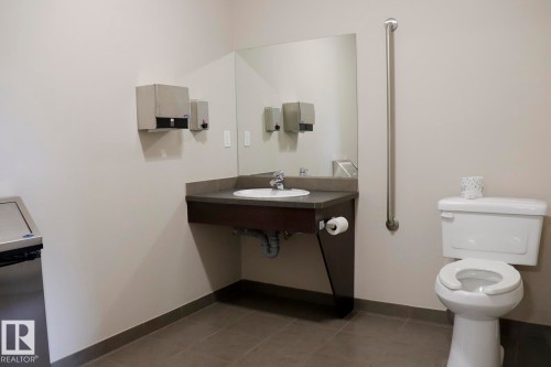 111 392 Silver Berry Road, Edmonton, AB - Indoor Photo Showing Bathroom