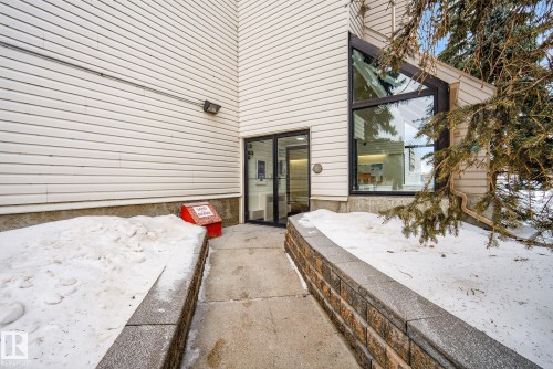 Property entrance with a patio area - 302 4608 52 Avenue, Stony Plain, AB - Outdoor