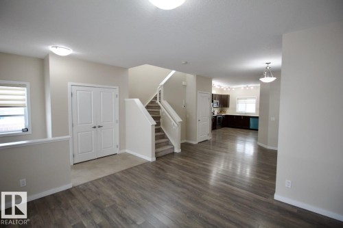 Upper 2436 Casey Link Sw, Edmonton, AB - Indoor Photo Showing Other Room