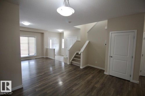 Upper 2436 Casey Link Sw, Edmonton, AB - Indoor Photo Showing Other Room