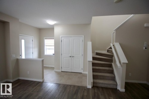 Upper 2436 Casey Link Sw, Edmonton, AB - Indoor Photo Showing Other Room