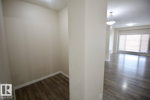 Upper 2436 Casey Link Sw, Edmonton, AB - Indoor Photo Showing Other Room