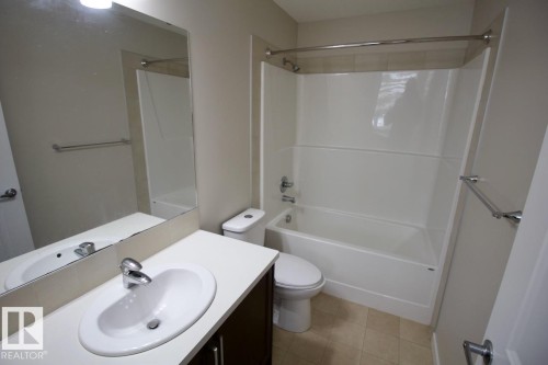 Upper 2436 Casey Link Sw, Edmonton, AB - Indoor Photo Showing Bathroom