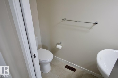 Upper 2436 Casey Link Sw, Edmonton, AB - Indoor Photo Showing Bathroom