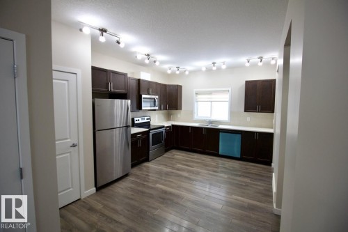 Upper 2436 Casey Link Sw, Edmonton, AB - Indoor Photo Showing Kitchen