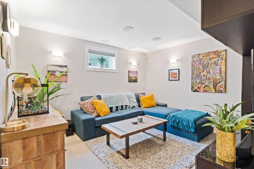 Living area with an AC wall unit - 7804 Schmid Place, Edmonton, AB - Indoor Photo Showing Living Room