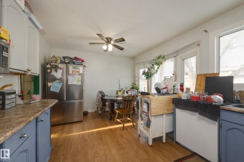 1330 72 Street, Edmonton, AB - Indoor Photo Showing Kitchen