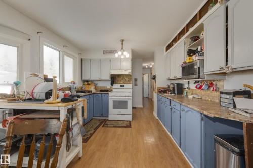 1330 72 Street, Edmonton, AB - Indoor Photo Showing Kitchen