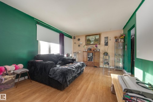 1330 72 Street, Edmonton, AB - Indoor Photo Showing Living Room