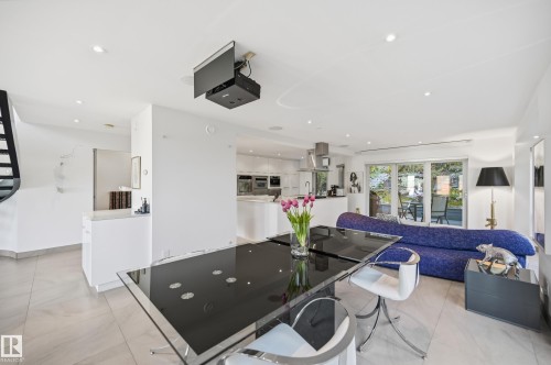 10065 90 Avenue, Edmonton, AB - Indoor Photo Showing Other Room