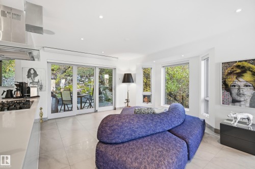 10065 90 Avenue, Edmonton, AB - Indoor