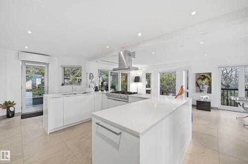 10065 90 Avenue, Edmonton, AB - Indoor