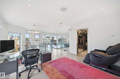 10065 90 Avenue, Edmonton, AB - Indoor