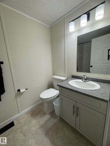 83 9501 104 Ave, Westlock, AB - Indoor Photo Showing Bathroom