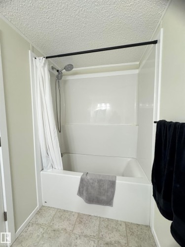 83 9501 104 Ave, Westlock, AB - Indoor Photo Showing Bathroom