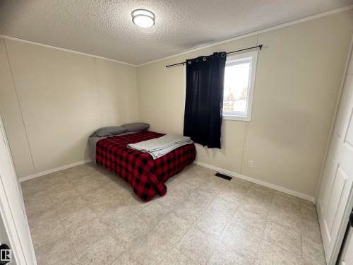 83 9501 104 Ave, Westlock, AB - Indoor Photo Showing Bedroom