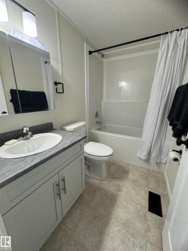 83 9501 104 Ave, Westlock, AB - Indoor Photo Showing Bathroom
