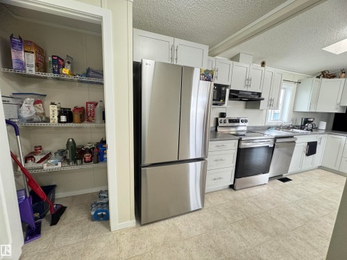 83 9501 104 Ave, Westlock, AB - Indoor Photo Showing Kitchen
