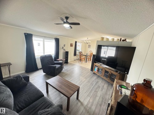 83 9501 104 Ave, Westlock, AB - Indoor Photo Showing Living Room