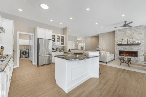 1130 Twin Brooks Point(E), Edmonton, AB - Indoor Photo Showing Kitchen With Upgraded Kitchen