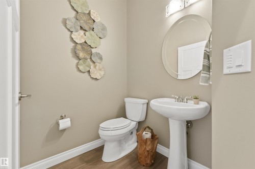 1130 Twin Brooks Point(E), Edmonton, AB - Indoor Photo Showing Bathroom