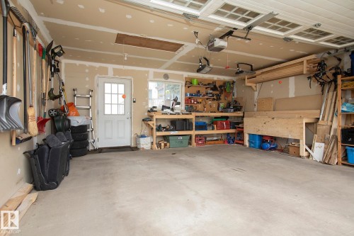 1825 Tufford Way, Edmonton, AB - Indoor Photo Showing Garage