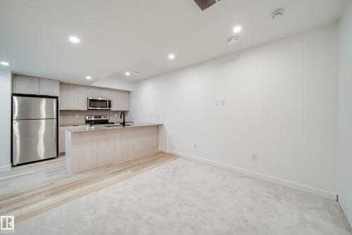 7540 80 Avenue, Edmonton, AB - Indoor Photo Showing Kitchen