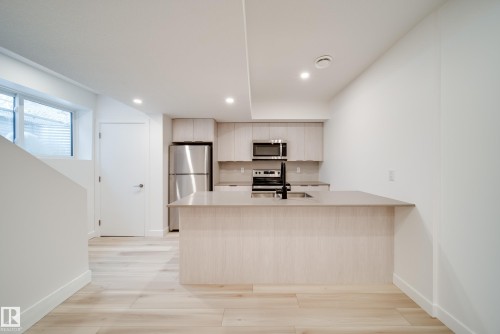 7540 80 Avenue, Edmonton, AB - Indoor Photo Showing Kitchen