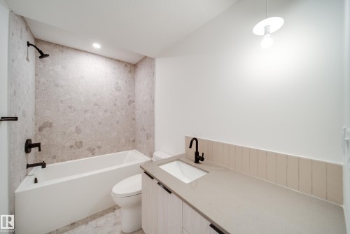 7540 80 Avenue, Edmonton, AB - Indoor Photo Showing Bathroom