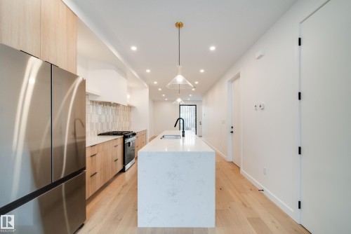 7540 80 Avenue, Edmonton, AB - Indoor Photo Showing Kitchen With Upgraded Kitchen