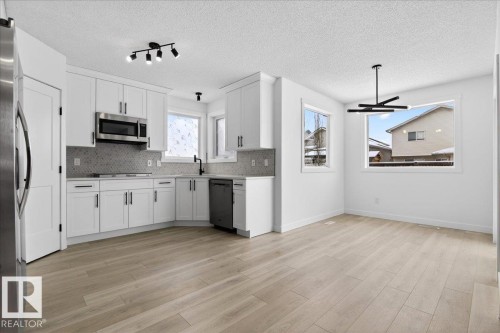 8916 175 Avenue, Edmonton, AB - Indoor Photo Showing Kitchen With Upgraded Kitchen