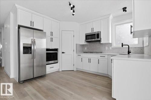 8916 175 Avenue, Edmonton, AB - Indoor Photo Showing Kitchen