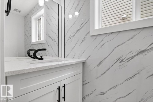 8916 175 Avenue, Edmonton, AB - 