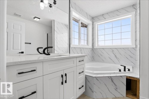 8916 175 Avenue, Edmonton, AB - Indoor Photo Showing Bathroom