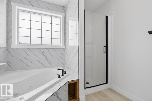 8916 175 Avenue, Edmonton, AB - Indoor Photo Showing Bathroom