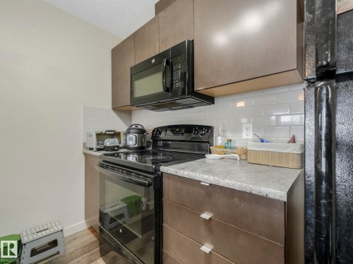 212 508 Albany Way, Edmonton, AB - Indoor Photo Showing Kitchen
