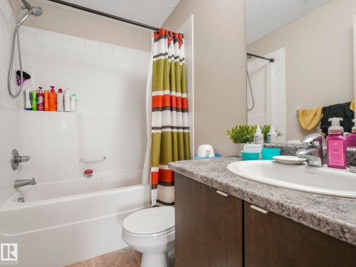 212 508 Albany Way, Edmonton, AB - Indoor Photo Showing Bathroom