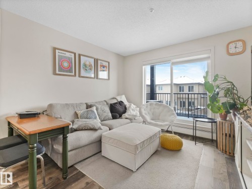 212 508 Albany Way, Edmonton, AB - Indoor Photo Showing Living Room