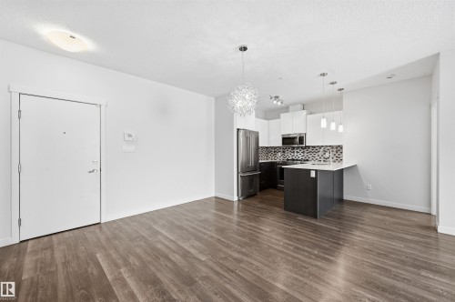 106 812 Welsh Drive, Edmonton, AB - Indoor Photo Showing Kitchen