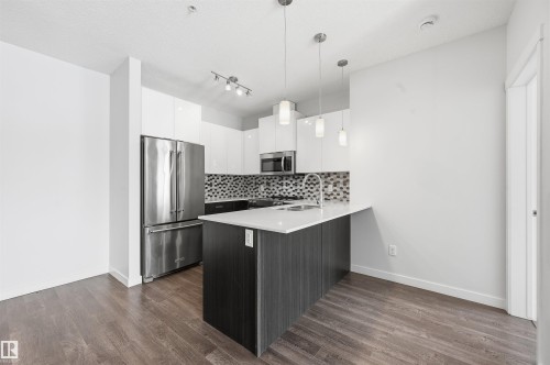 106 812 Welsh Drive, Edmonton, AB - Indoor Photo Showing Kitchen With Stainless Steel Kitchen With Upgraded Kitchen