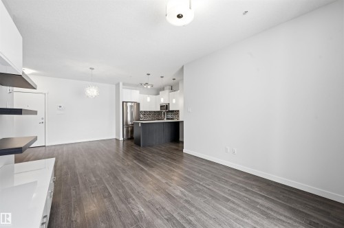 106 812 Welsh Drive, Edmonton, AB - Indoor Photo Showing Kitchen