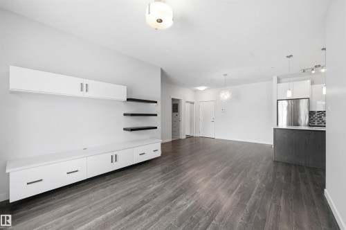 106 812 Welsh Drive, Edmonton, AB - Indoor