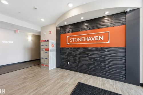 106 812 Welsh Drive, Edmonton, AB - Indoor Photo Showing Other Room