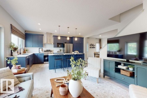 8612 183 Avenue, Edmonton, AB - Indoor Photo Showing Living Room