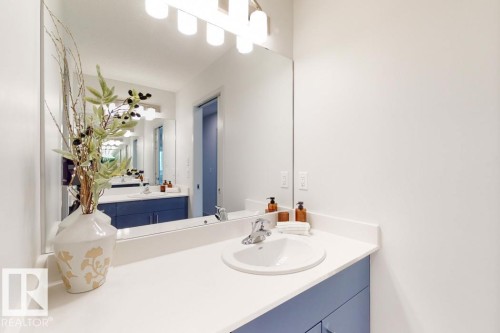 8612 183 Avenue, Edmonton, AB - Indoor Photo Showing Bathroom