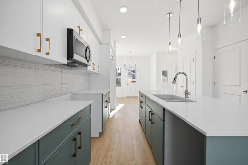 20711 43 Avenue, Edmonton, AB - Indoor Photo Showing Kitchen With Double Sink With Upgraded Kitchen