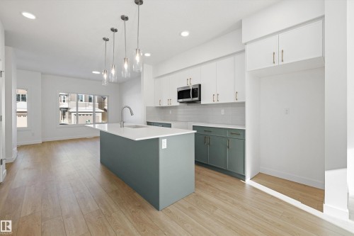 20711 43 Avenue, Edmonton, AB - Indoor Photo Showing Kitchen With Upgraded Kitchen